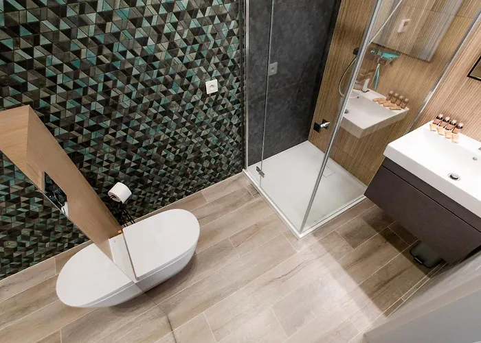 Hevenia 11 * רבאל